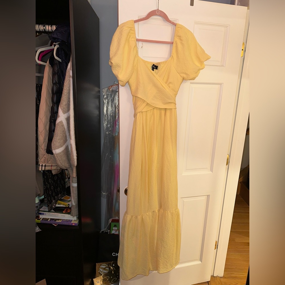 Maxi dress, flowy, great for vacation